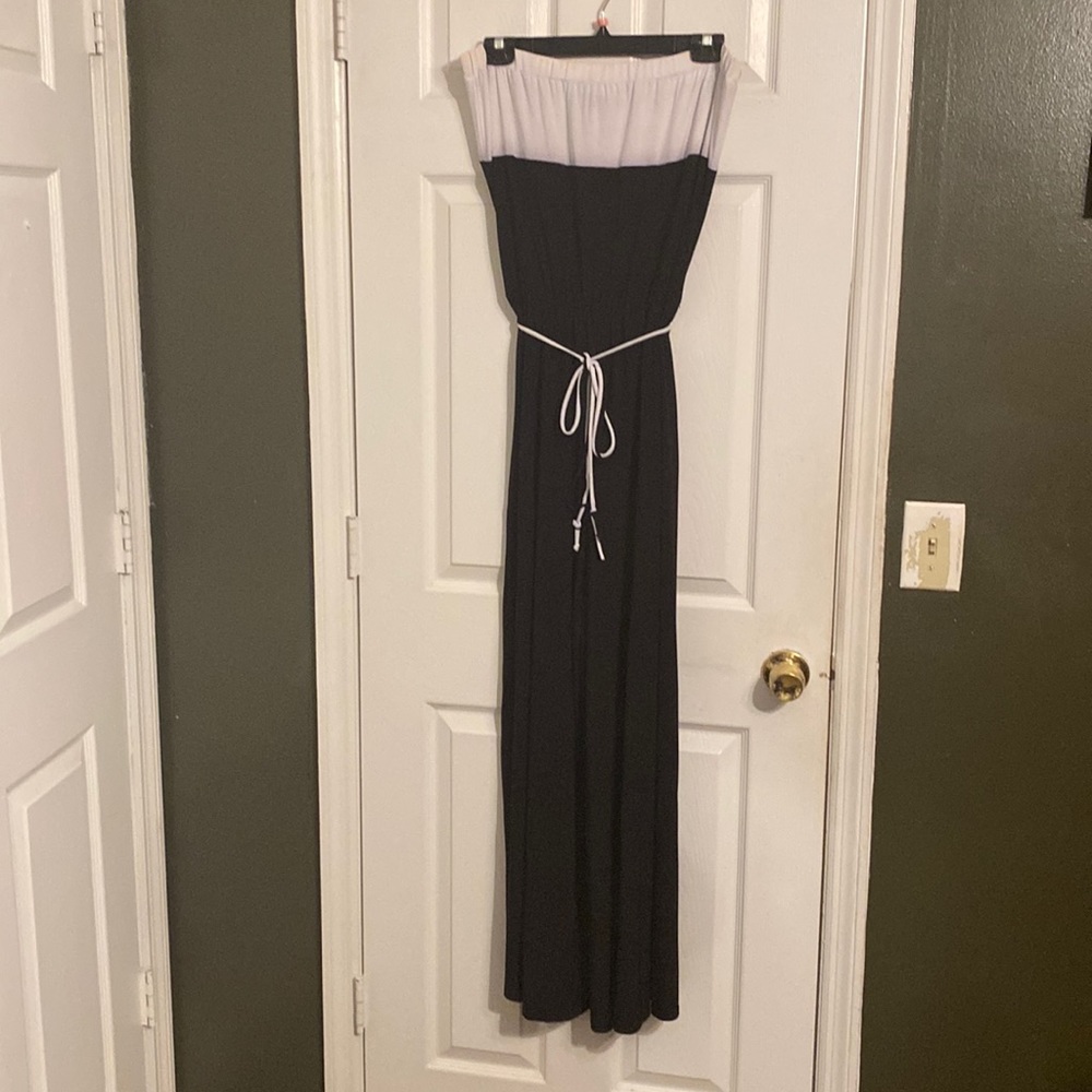 Strapless black and white jumper